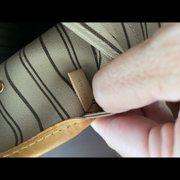 SOLD Louis Vuitton Neverfull MM with Pouch - Picture 11 of 14